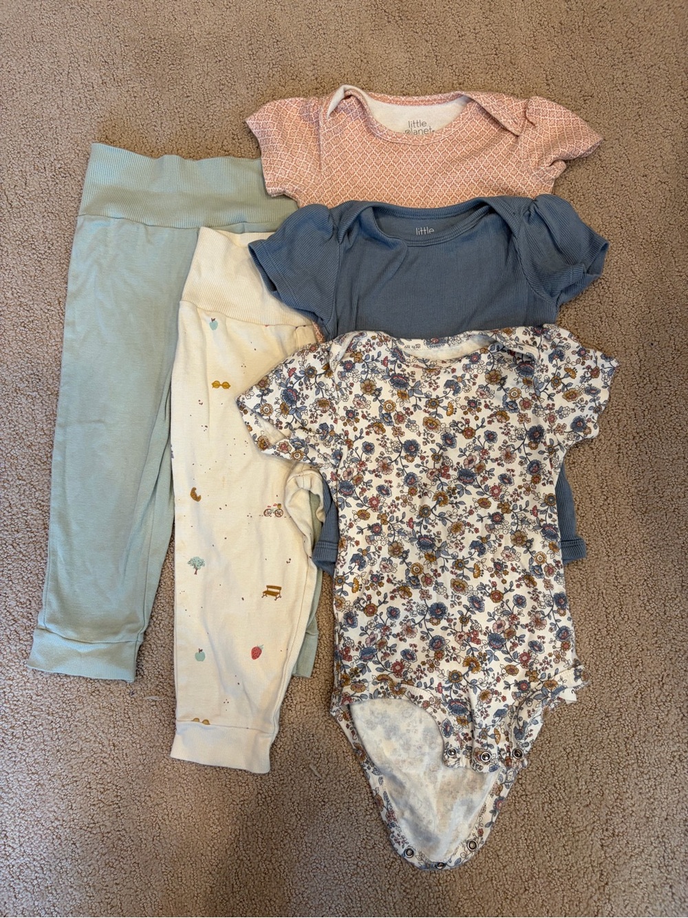 Organic Cotton size 24 months Bundle. 3 body suits and 2 pair pants